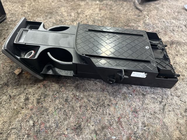 bontott VW MULTIVAN Pohártartó