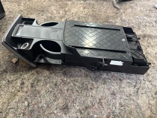 bontott VW MULTIVAN Pohártartó