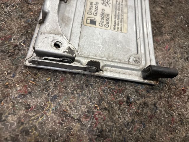 bontott VW MULTIVAN Tankajtó