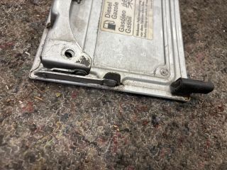 bontott VW MULTIVAN Tankajtó