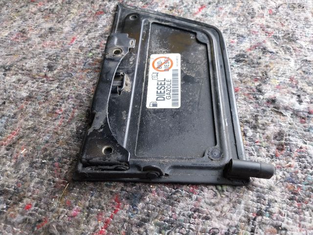 bontott VW MULTIVAN Tankajtó