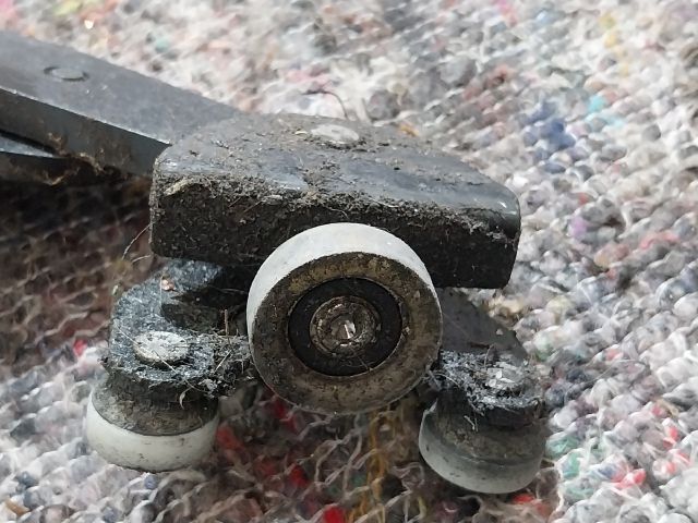 bontott VW MULTIVAN Tolóajtó Sín Görgő