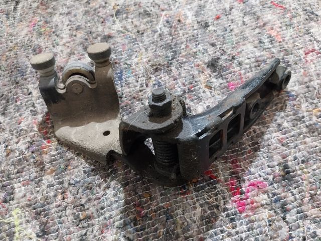 bontott VW MULTIVAN Tolóajtó Sín Görgő