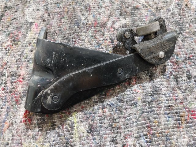 bontott VW MULTIVAN Tolóajtó Sín Görgő