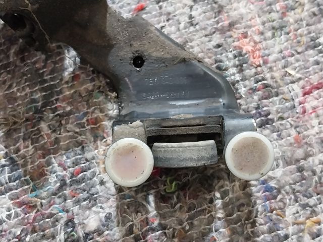 bontott VW MULTIVAN Tolóajtó Sín Görgő