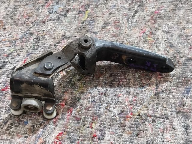 bontott VW MULTIVAN Tolóajtó Sín Görgő