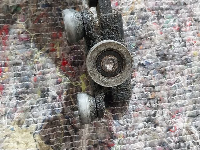 bontott VW MULTIVAN Tolóajtó Sín Görgő