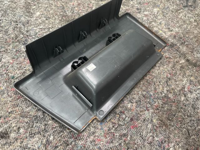 bontott VW MULTIVAN Ülés Rögzítő Takaró