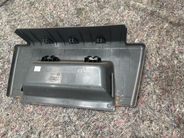 bontott VW MULTIVAN Ülés Rögzítő Takaró