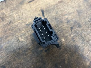 bontott VW MULTIVAN Ülésfűtés Vezérlő