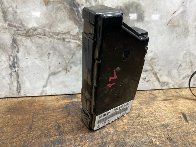 bontott VW MULTIVAN USB Aljzat