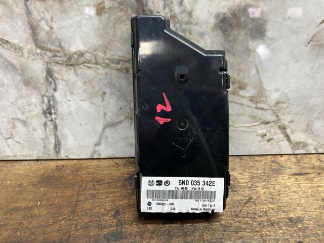 bontott VW MULTIVAN USB Aljzat