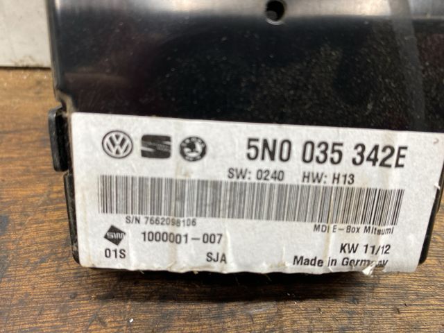 bontott VW MULTIVAN USB Aljzat