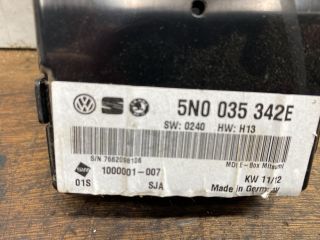 bontott VW MULTIVAN USB Aljzat