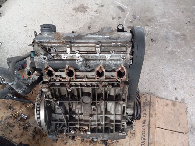 bontott VW NEW BEETLE Motor (Fűzött blokk hengerfejjel)