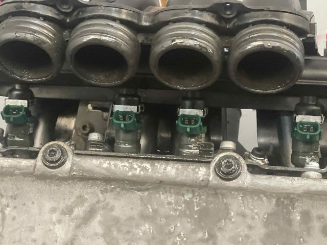 bontott VW NEW BEETLE Motor (Fűzött blokk hengerfejjel)