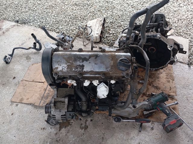 bontott VW NEW BEETLE Motor (Fűzött blokk hengerfejjel)