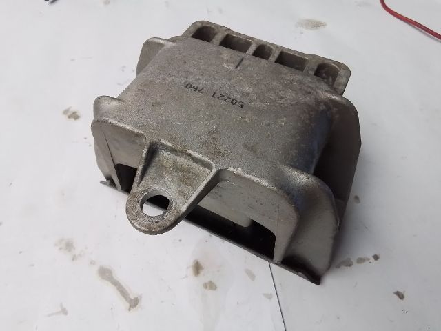 bontott VW NEW BEETLE Motor Tartó Bak (Fém)