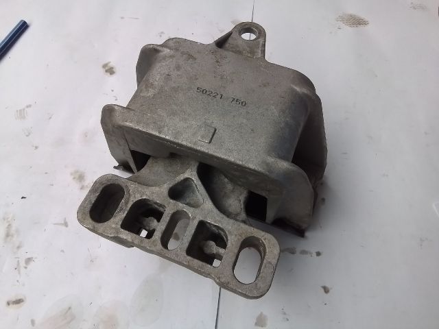 bontott VW NEW BEETLE Motor Tartó Bak (Fém)