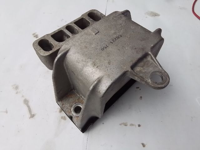 bontott VW NEW BEETLE Motor Tartó Bak (Fém)