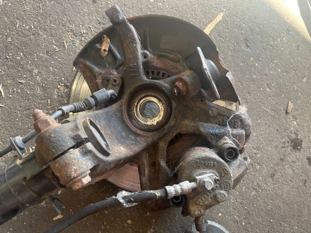 bontott VW NEW BEETLE Jobb első Csonkállvány Kerékaggyal