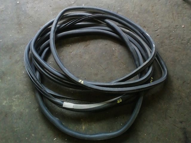 bontott VW NEW BEETLE Bal első Gumikéder