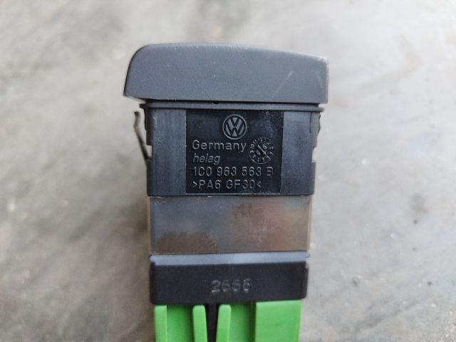 bontott VW NEW BEETLE Bal első Ülésfűtés Kapcsoló