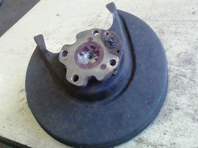 bontott VW NEW BEETLE Bal hátsó Csonkállvány Kerékaggyal