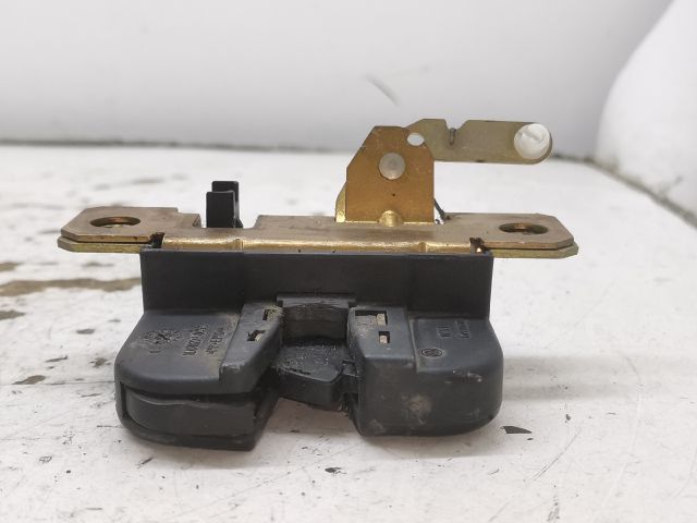 bontott VW NEW BEETLE Csomagtérajtó Zárszerkezet