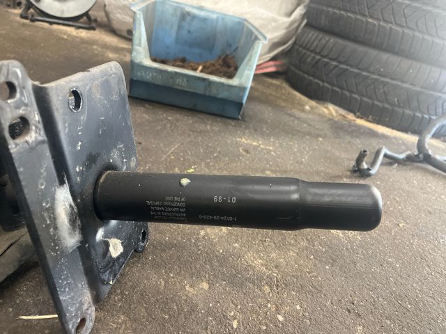 bontott VW NEW BEETLE Első Lökhárító Merevítő (Fém)