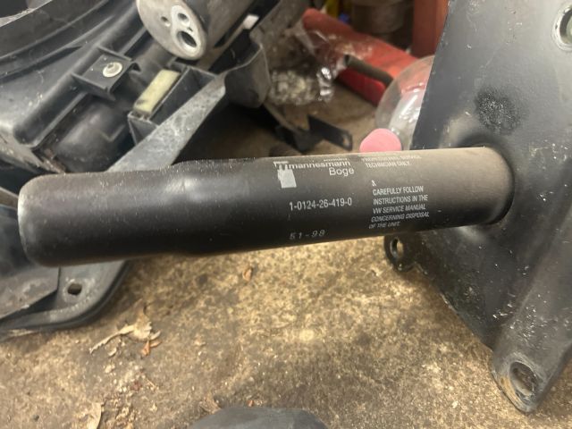 bontott VW NEW BEETLE Első Lökhárító Merevítő (Fém)