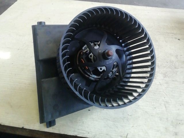 bontott VW NEW BEETLE Fűtőmotor (Klímás)