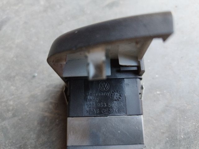 bontott VW NEW BEETLE Jobb első Ülésfűtés Kapcsoló