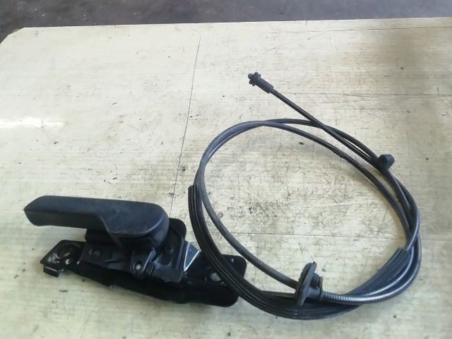 bontott VW NEW BEETLE Motorháztető Nyitó Kar / Gomb