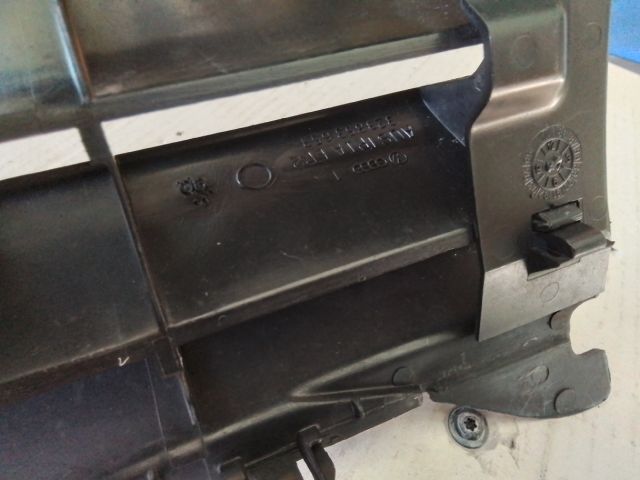 bontott VW PASSAT B2 Hűtőrács