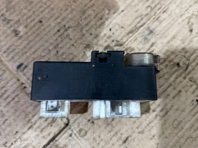 bontott VW PASSAT B3 B4 Hűtőventilátor Relé