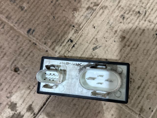 bontott VW PASSAT B3 B4 Hűtőventilátor Relé