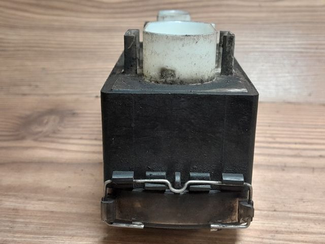 bontott VW PASSAT B3 B4 Hűtőventilátor Relé