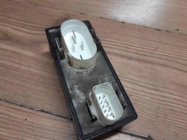 bontott VW PASSAT B3 B4 Hűtőventilátor Relé