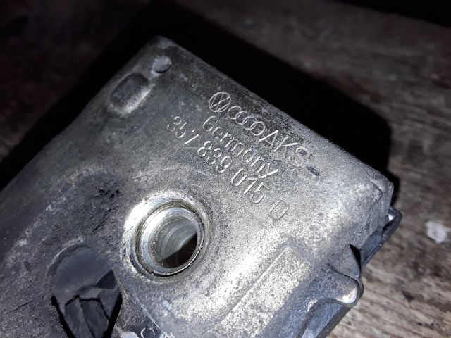 bontott VW PASSAT B3 B4 Bal hátsó Ajtózár