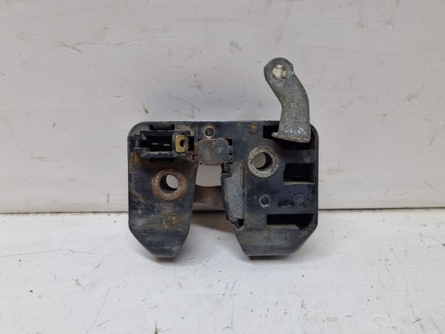 bontott VW PASSAT B3 B4 Csomagtérajtó Zárszerkezet