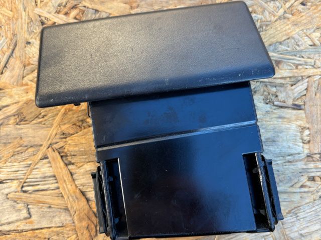 bontott VW PASSAT B3 B4 Első Hamutartó