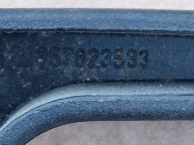 bontott VW PASSAT B3 B4 Motorháztető Nyitó Kar / Gomb