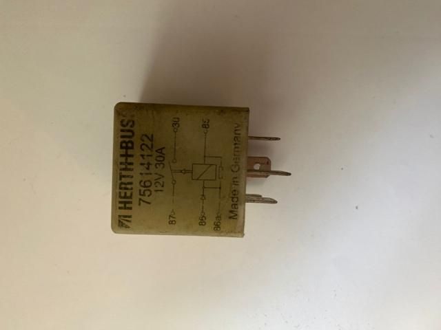 bontott VW PASSAT B3 B4 Relé