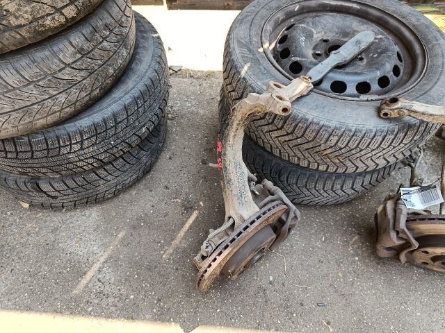 bontott VW PASSAT B5 Bal első Csonkállvány Kerékaggyal