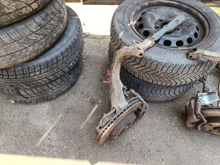 bontott VW PASSAT B5 Bal első Csonkállvány Kerékaggyal