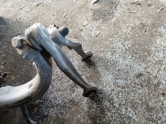 bontott VW PASSAT B5 Jobb első Csonkállvány Kerékaggyal