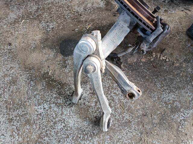 bontott VW PASSAT B5 Jobb első Csonkállvány Kerékaggyal