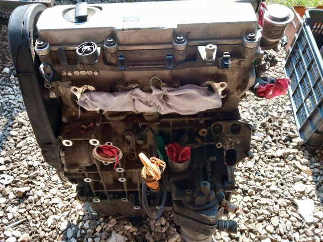 bontott VW PASSAT B5 Motor (Fűzött blokk hengerfejjel)