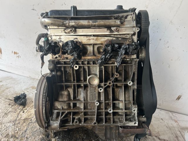 bontott VW PASSAT B5 Motor (Fűzött blokk hengerfejjel)